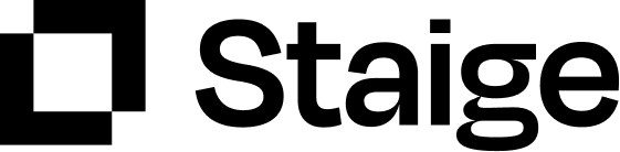 Ein weißer Hintergrund mit dem Wort "Staige" in schwarzer Schrift, zentriert in der Mitte des Bildes.
