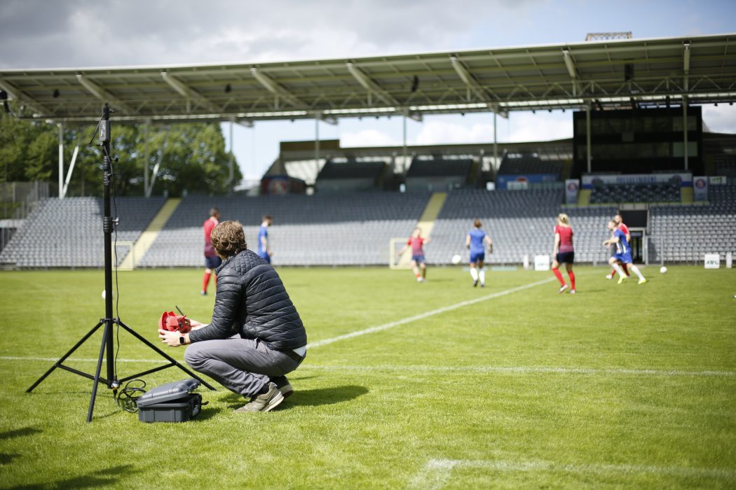 Das neue mobile Kamerasystem von Staige streamt über das LTE-Netz von Vodafone live und in HD-Qualität direkt in die Cloud und überträgt das Geschehen auf dem Platz oder der Halle auf die Endgeräte der Zuschauer. 