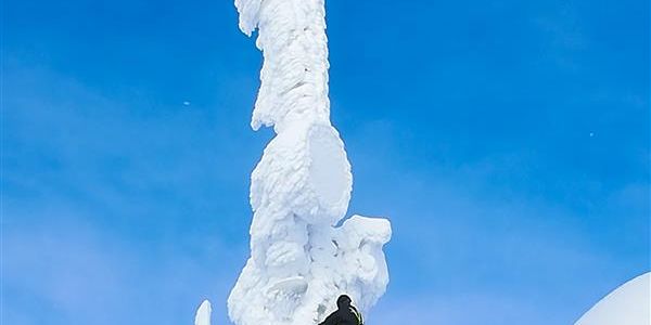 Winter_Schnee_Mobilfunk_Mast_Techniker