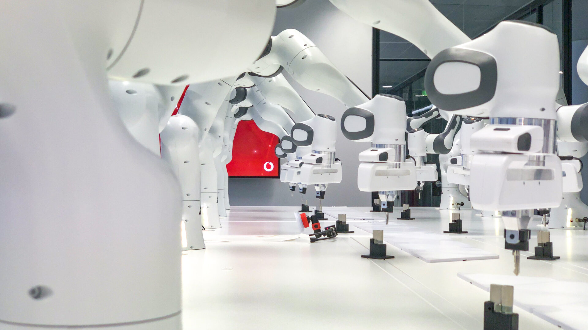 Roboter teilen ihr erlerntes Wissen per Mobilfunk untereinander. Sogar auf hunderten Kilometern Entfernung. Zwischen Düsseldorf und München.